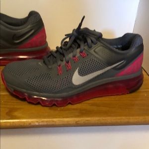 Nike Air Max Size 8.5 Ladies, Gray & Pink stripe